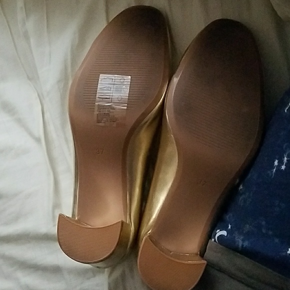 Gold Stacked princess jasmine Heels - Picture 4 of 5